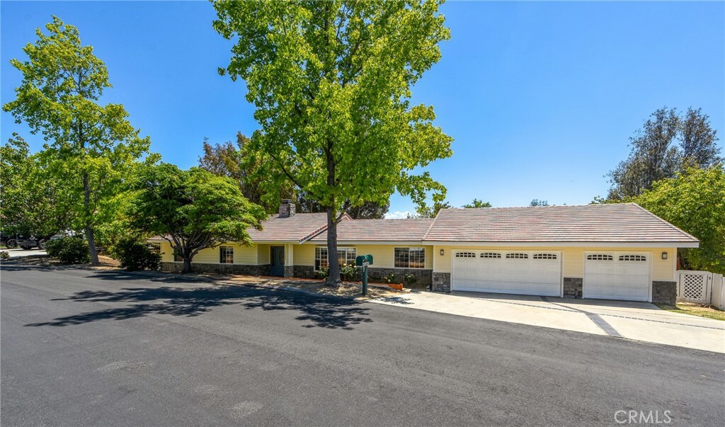 Property Photo: 40880 Via Los Altos CA 92591