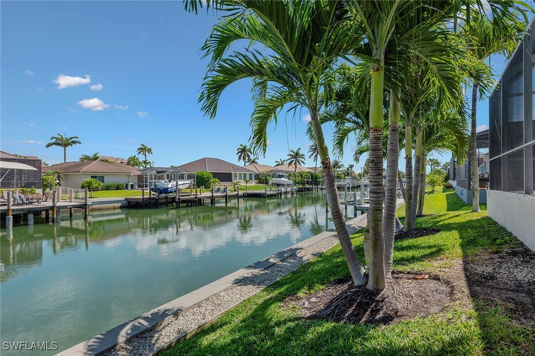 Property Photo: 1130 Abbeville Court FL 34145