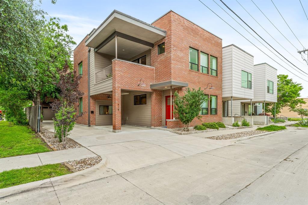 Property Photo: 418 College Avenue TX 76104