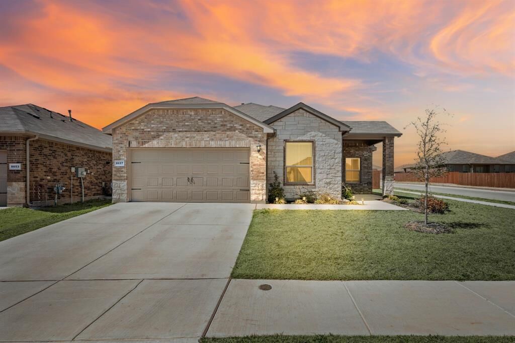 Home for sale in Fort Worth: 8657 Angel Gardens Drive, Fort Worth, TX 76179