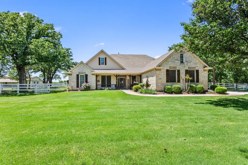 Property Photo: 1109 Lakeview Boulevard TX 76208