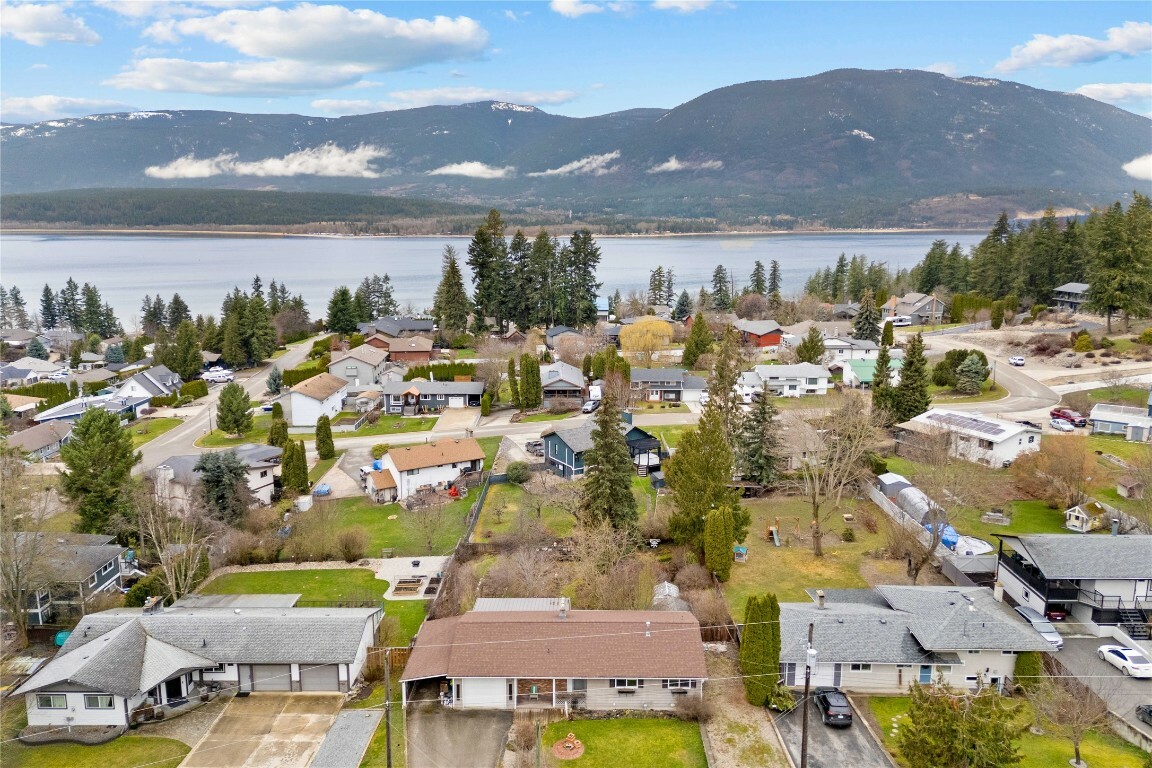 Photo de la propriété: 5091 Lakeshore Road NE BC V1E 3P4