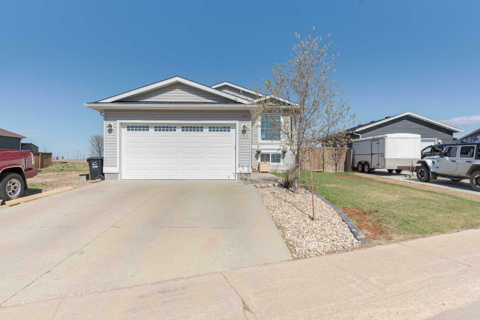 Property Photo: 132 Beacon Hill Place AB T9H 2S3