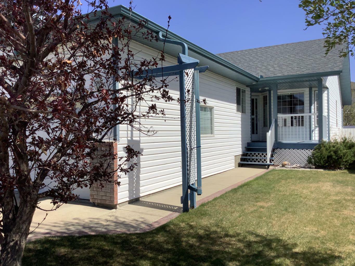 Property Photo: 60 Rowell Close AB T4P 3P4
