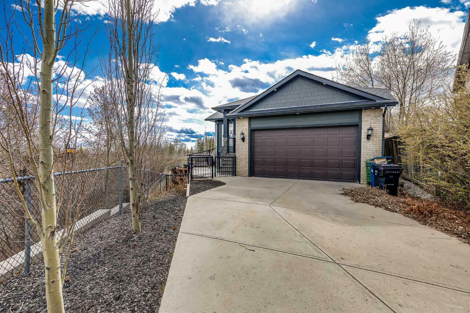 Property Photo: 24 Royal Highland Court NW AB T3G 4Y2