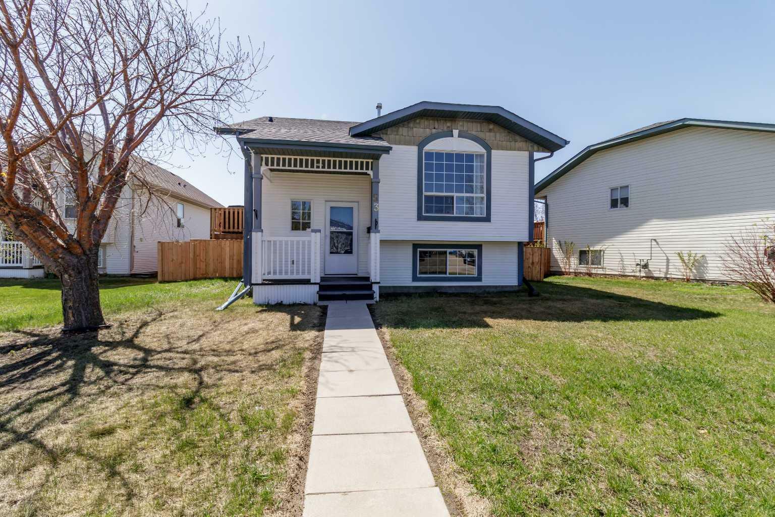 Property Photo: 53 Westglen Boulevard AB T0M 0J0