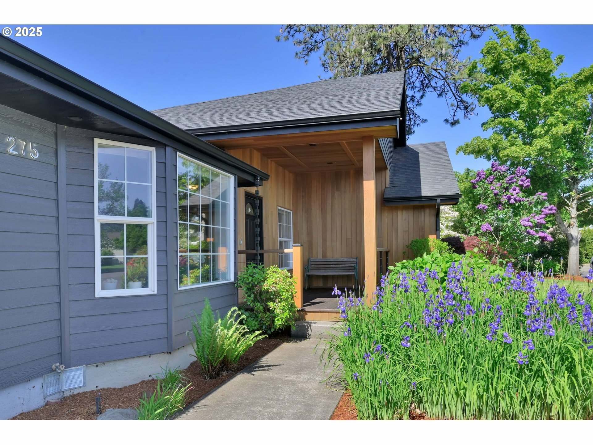 Property Photo: 275 Allen Ave OR 97477