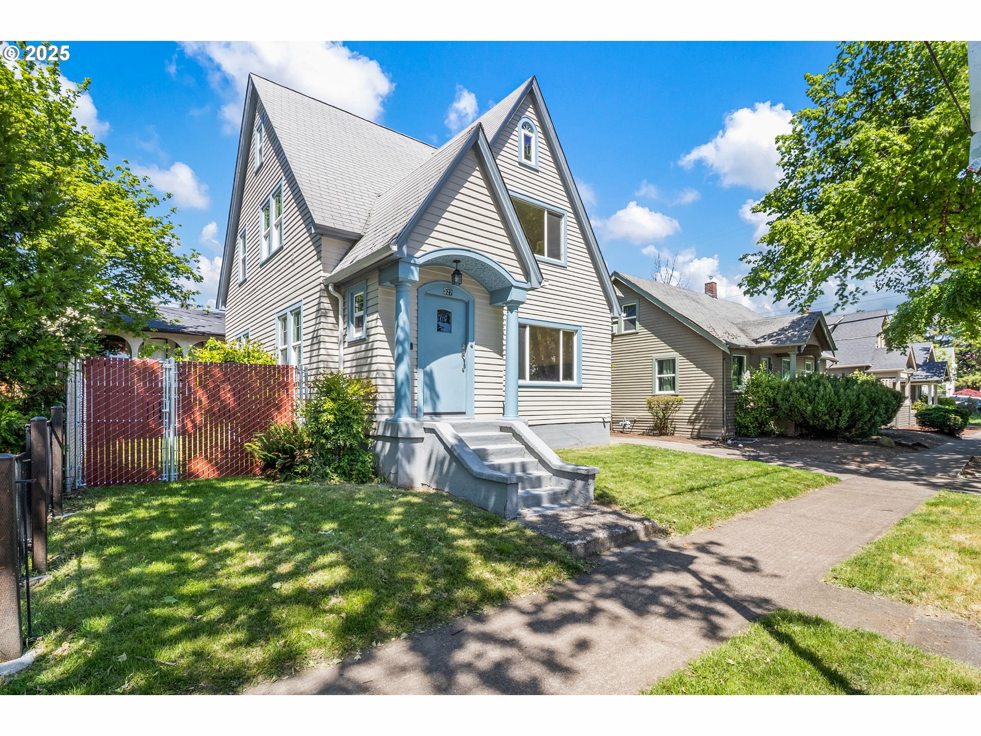 Property Photo: 327 E 15th Ave OR 97401