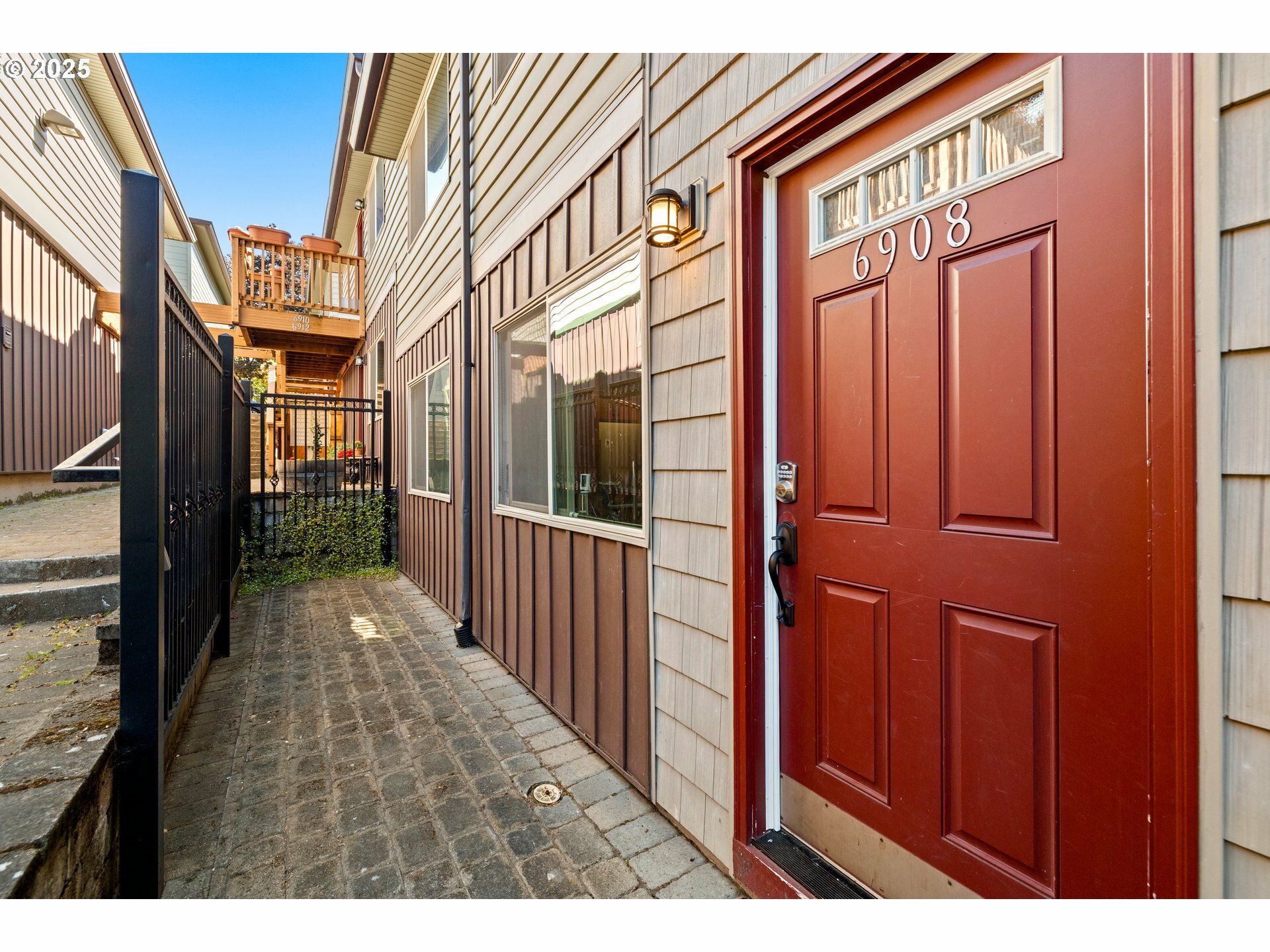 Property Photo: 6908 N Philadelphia Ave OR 97203