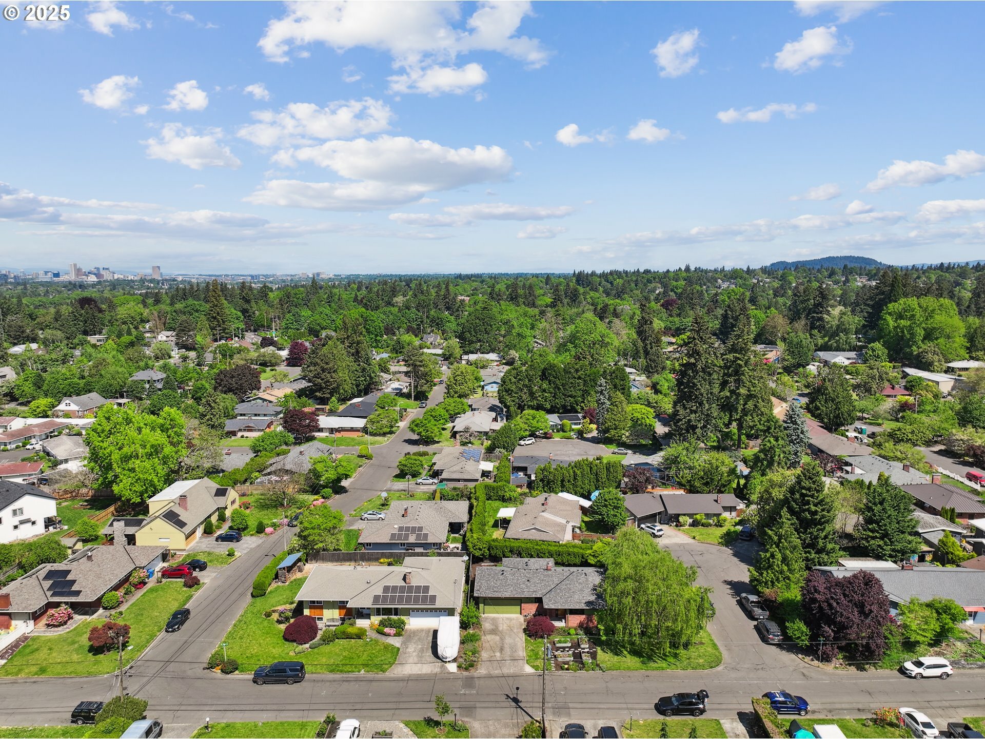 Property Photo: 3425 SE Barba St OR 97222