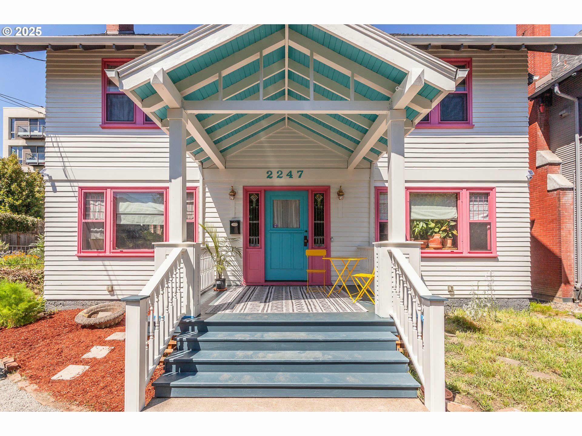 Property Photo: 2247 NW Kearney St OR 97210