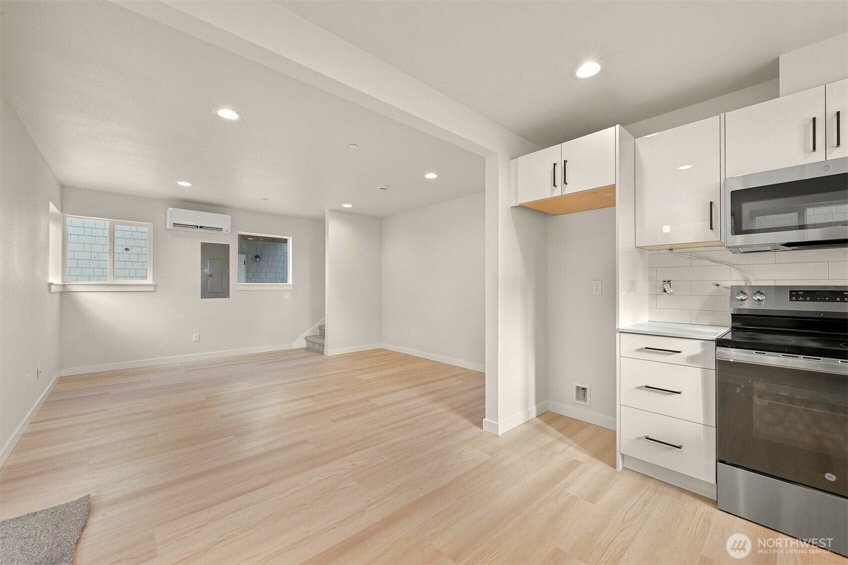 Property Photo: 476 SE Barrington Dr E WA 98277