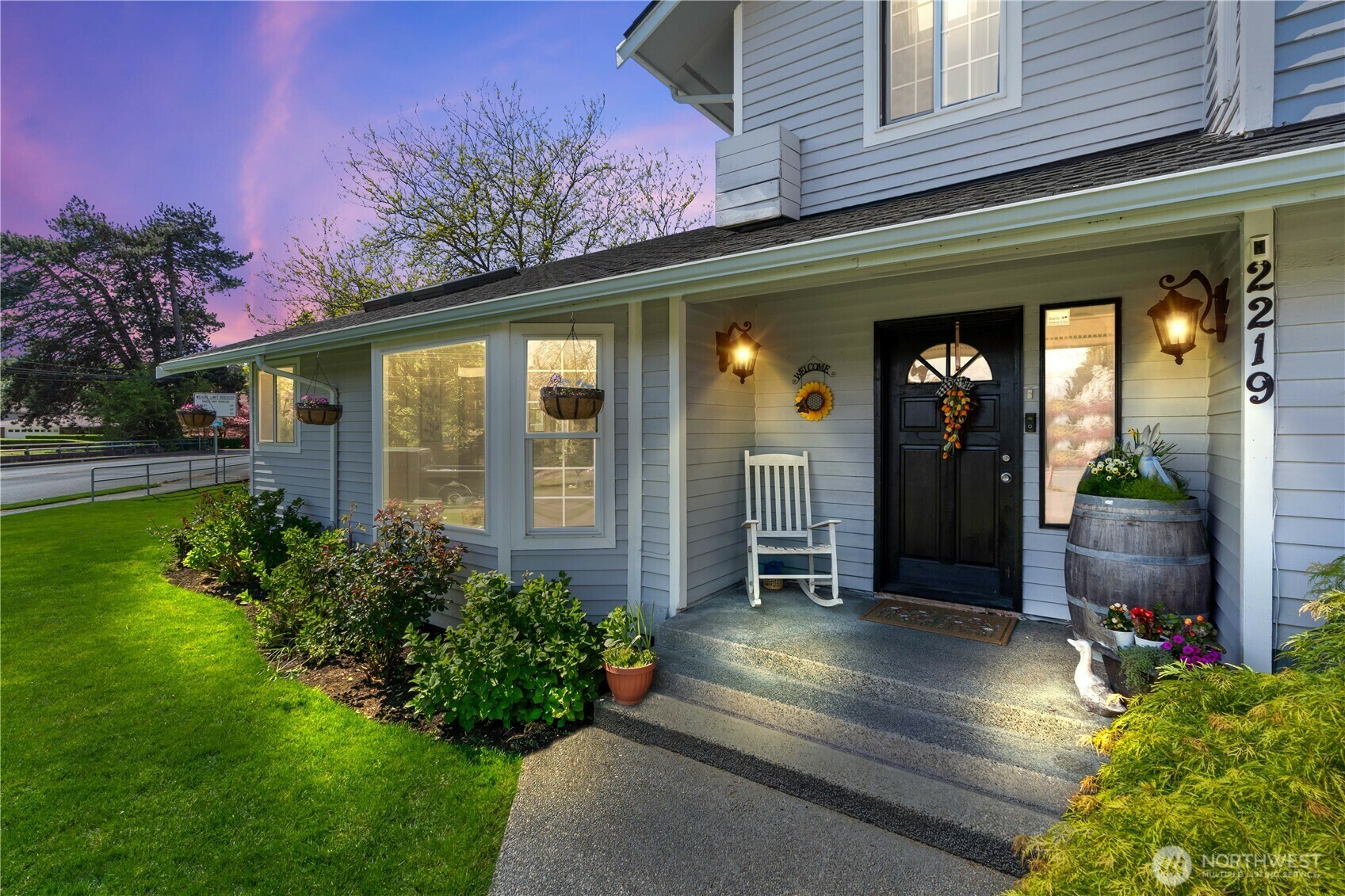 Property Photo:  2219 W Pioneer Ave  WA 98371 