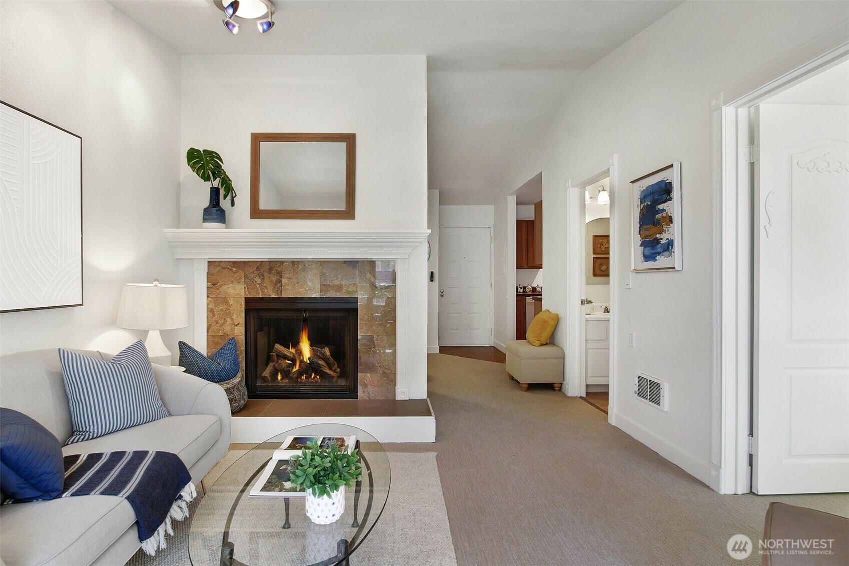 Property Photo: 9512 1st Avenue NE 402 WA 98115