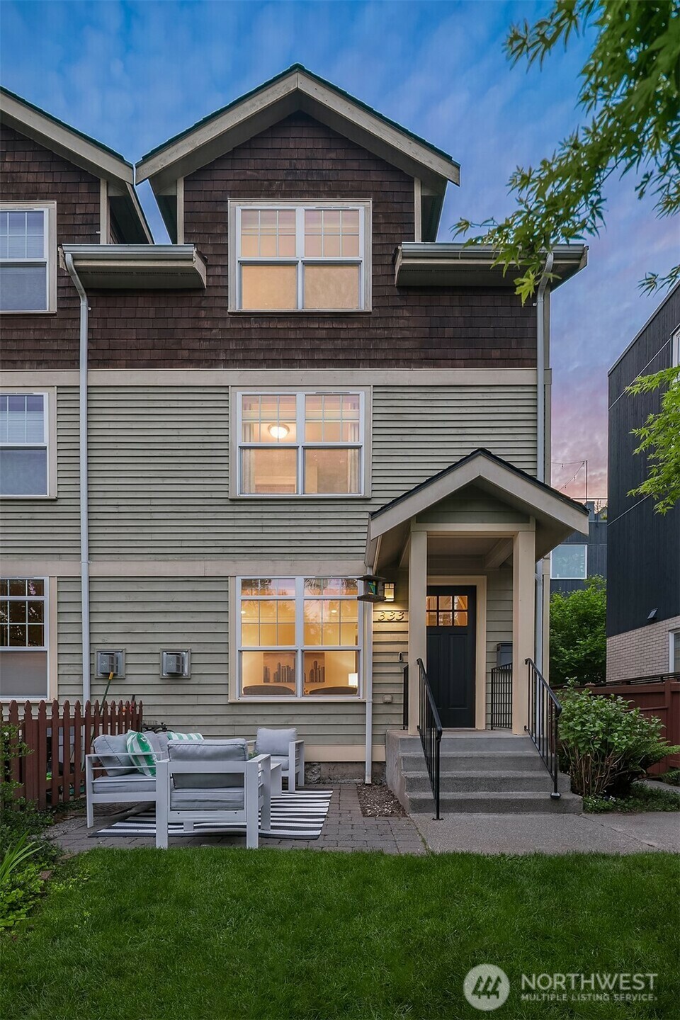 Property Photo: 333 16th Avenue E WA 98112