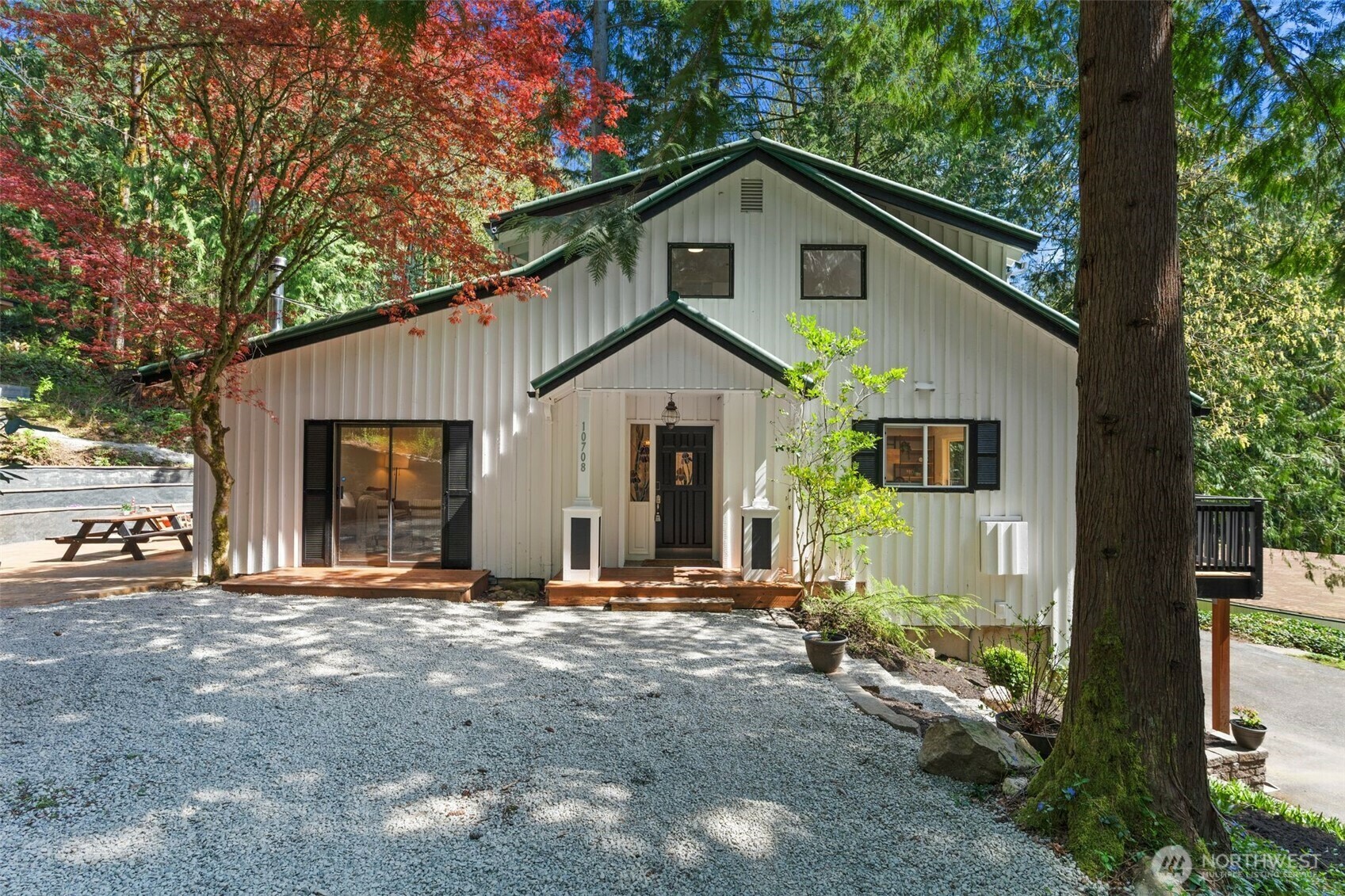 Property Photo: 10708 185th Avenue SE WA 98027