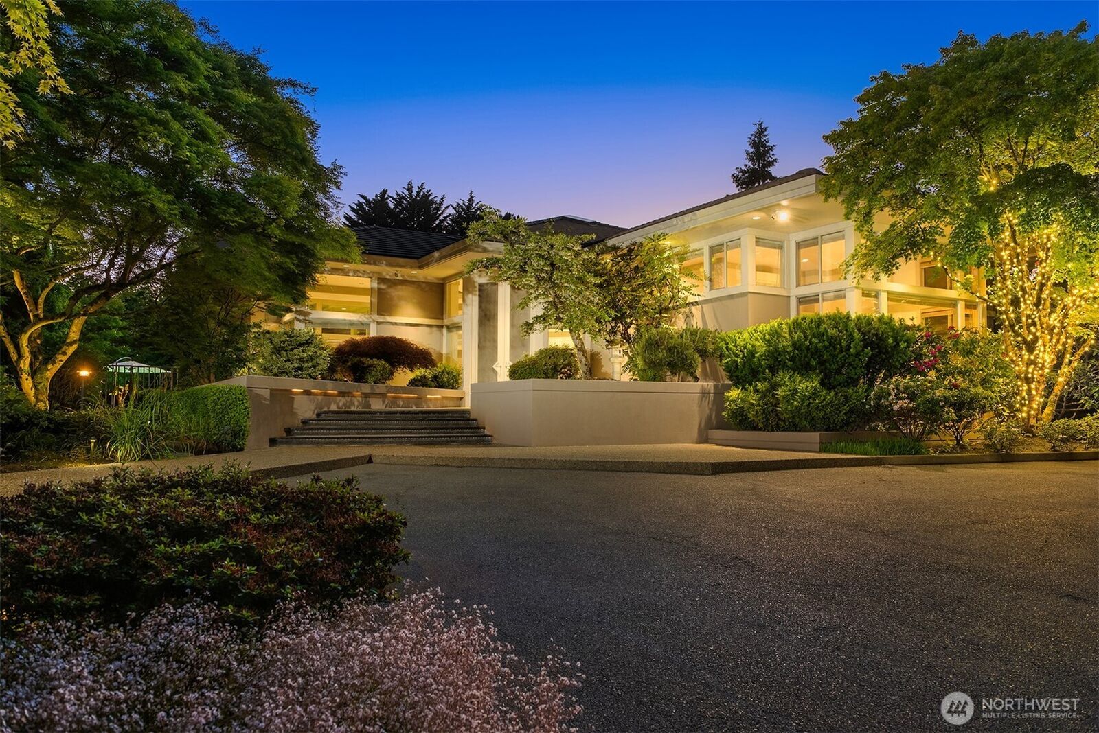 Property Photo: 1625 Evergreen Point Road WA 98039