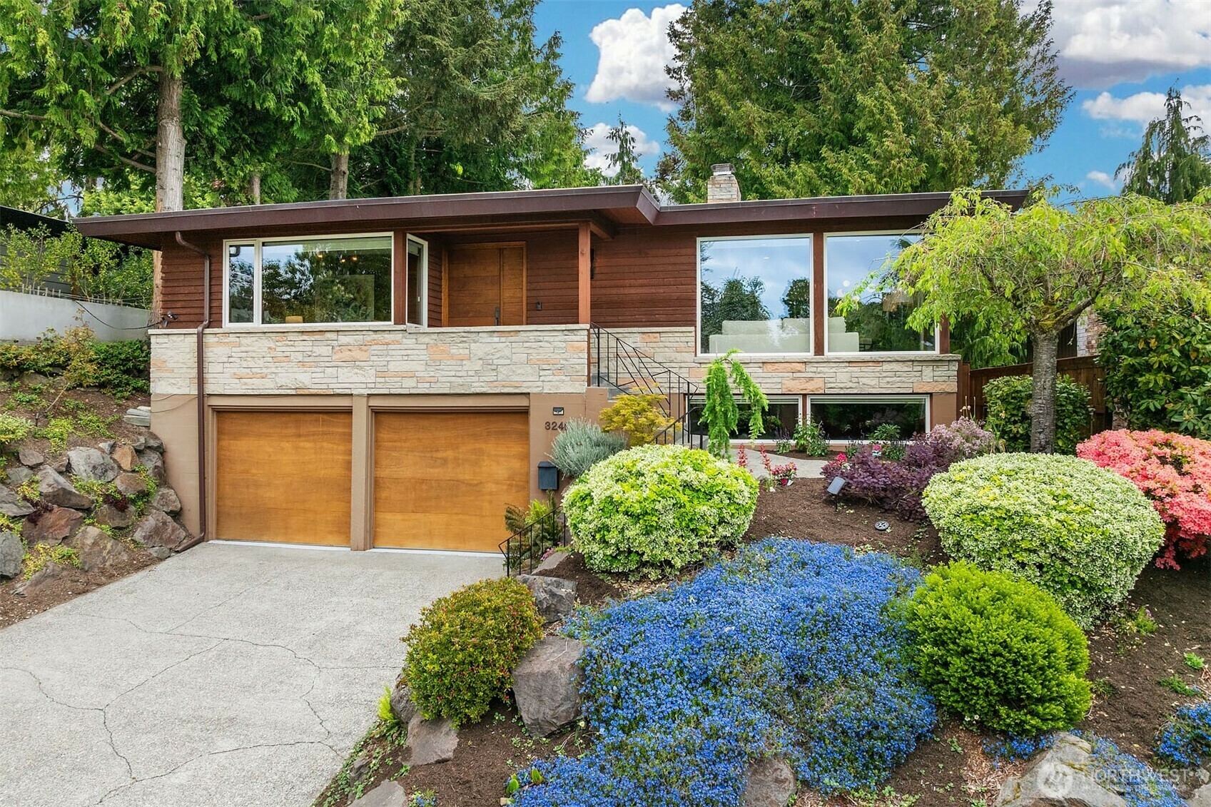 Property Photo: 3246 44th Avenue W WA 98199