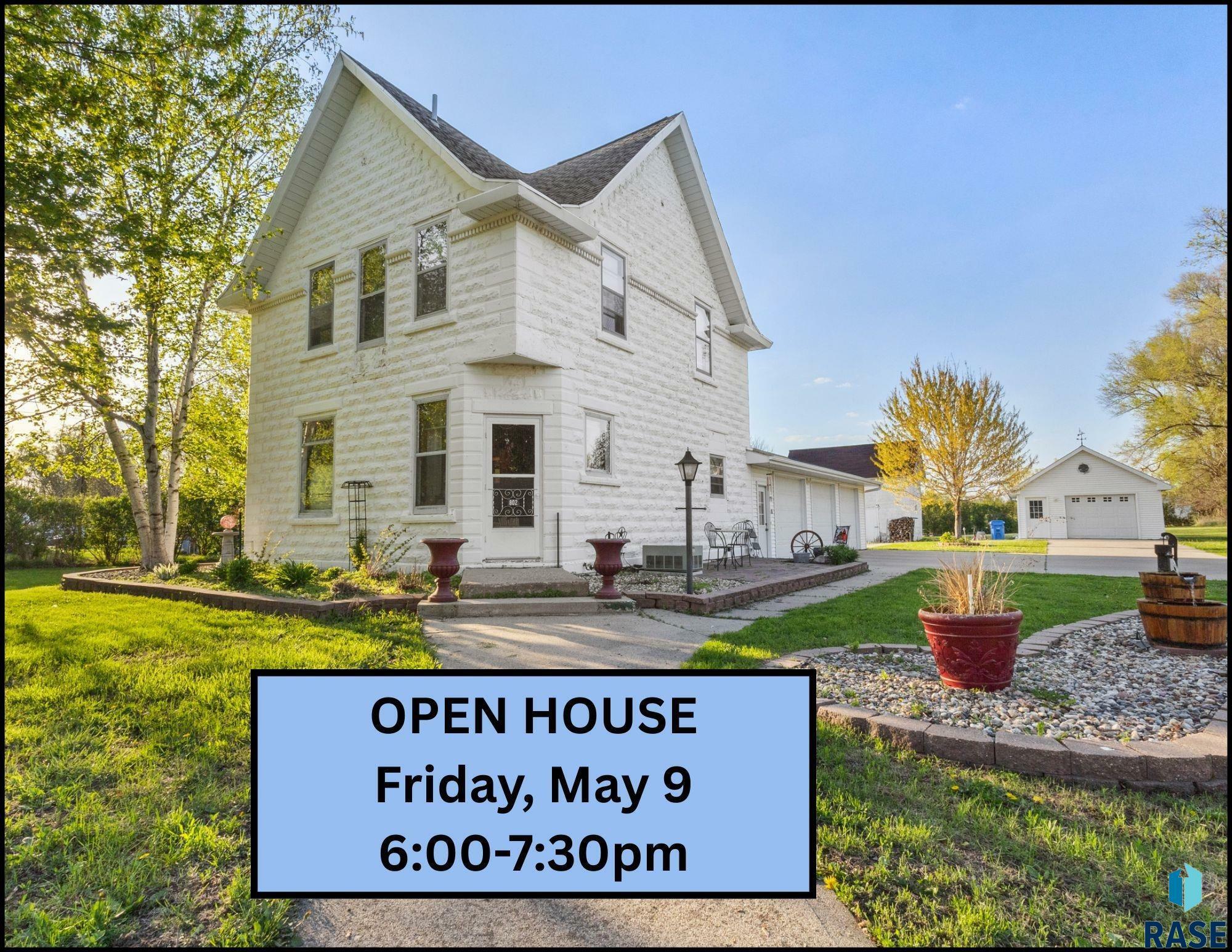Property Photo: 802 W 3rd St SD 57013