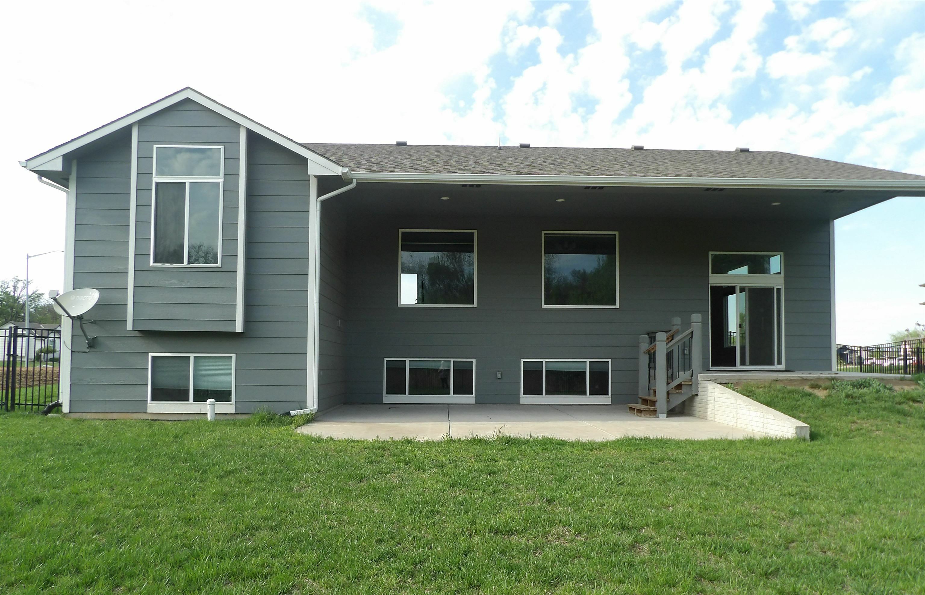 Property Photo: 2829 E Mantane Circle KS 67219