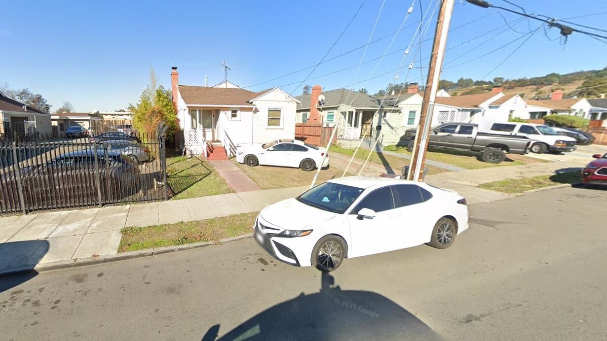 Property Photo:  2617 106th Avenue  CA 94605 