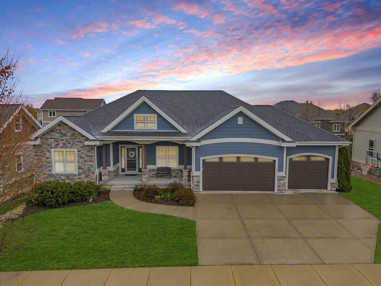 Property Photo: 824 Richard Way WI 53597