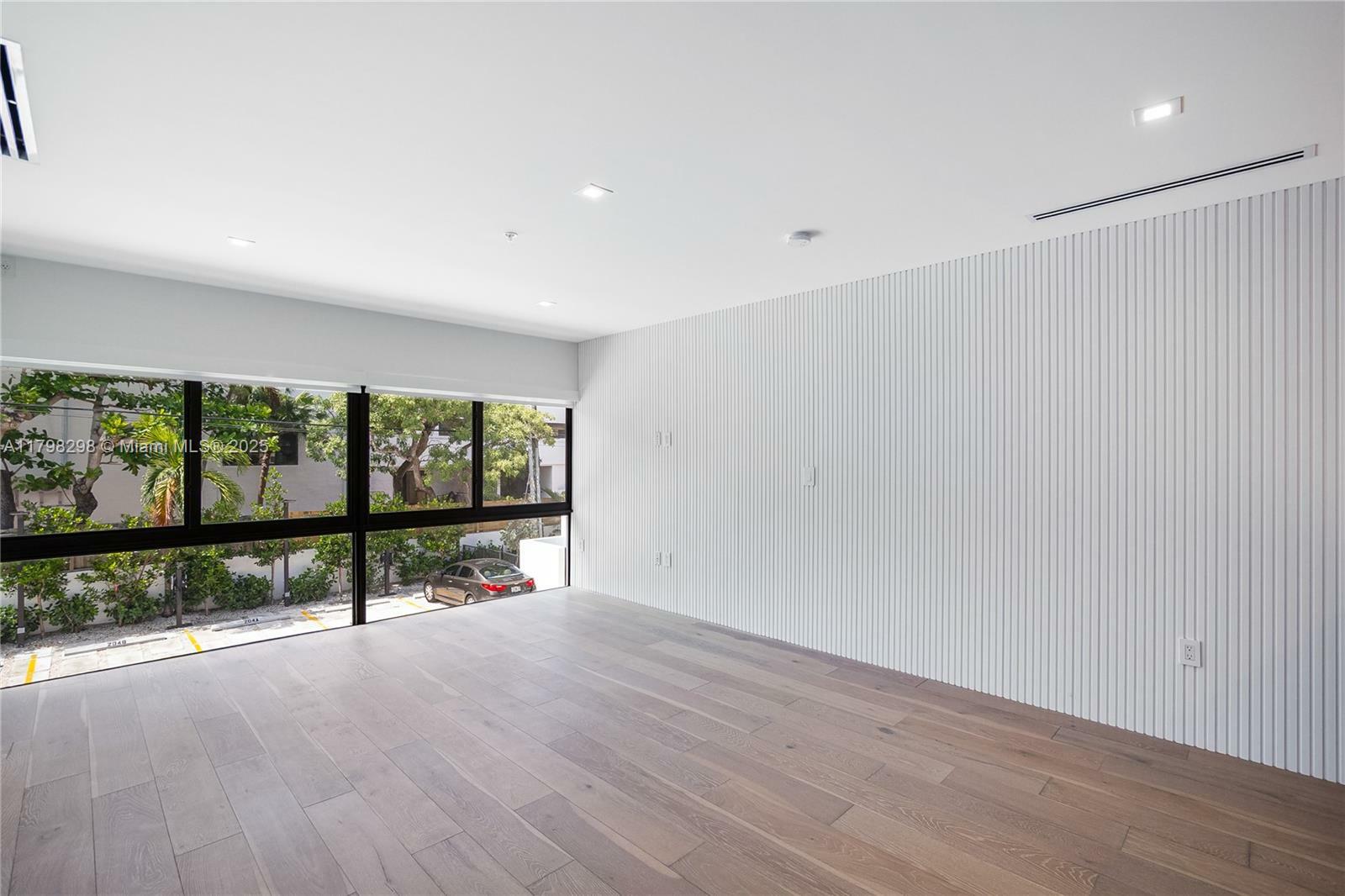 Property Photo: 204 Sunrise Dr 204D FL 33149