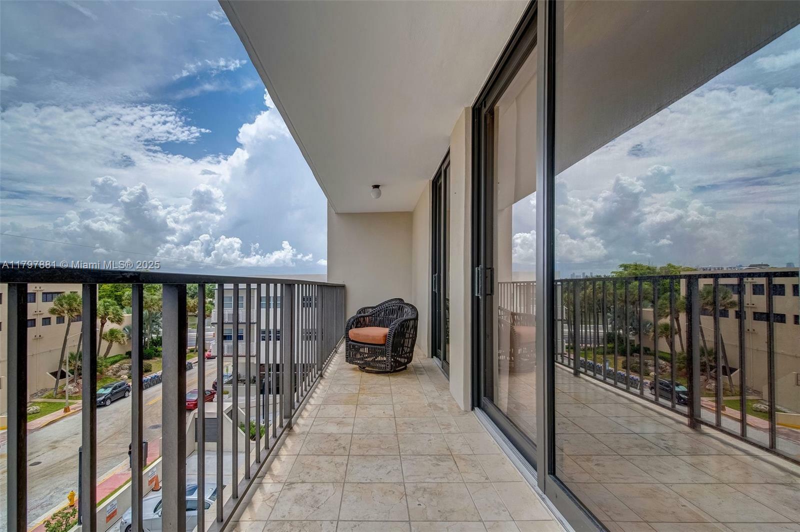 Property Photo: 2625 Collins Ave 402 FL 33140