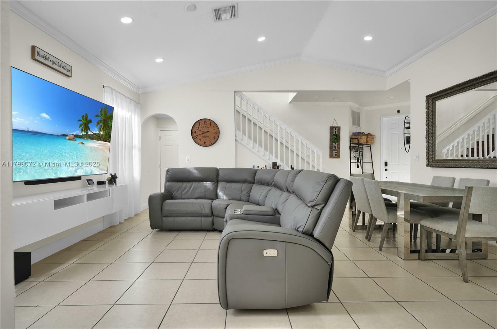 Property Photo: 3743 NE 10th Ct FL 33033