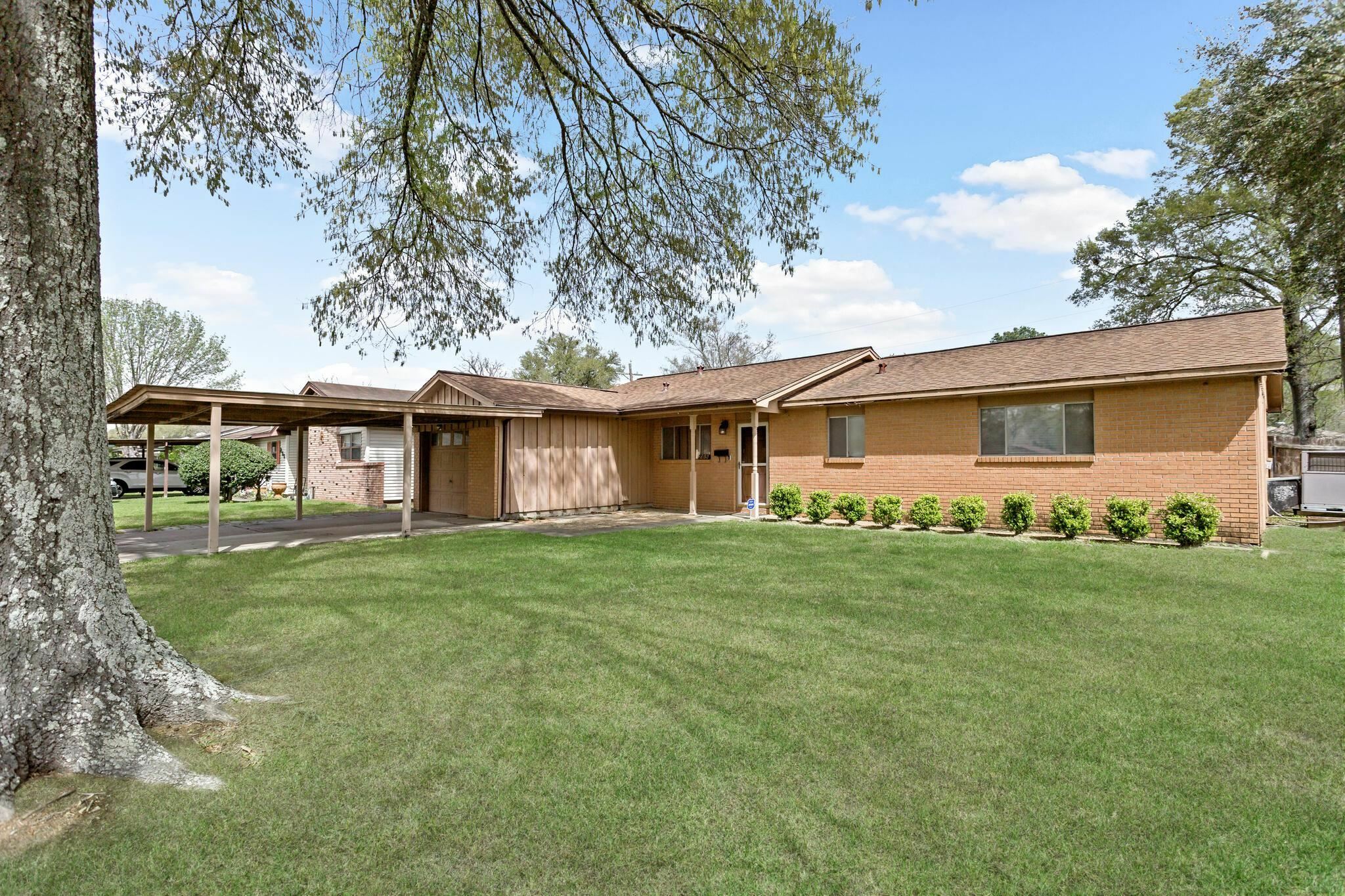 Property Photo: 265 Enfield Ln. TX 77707