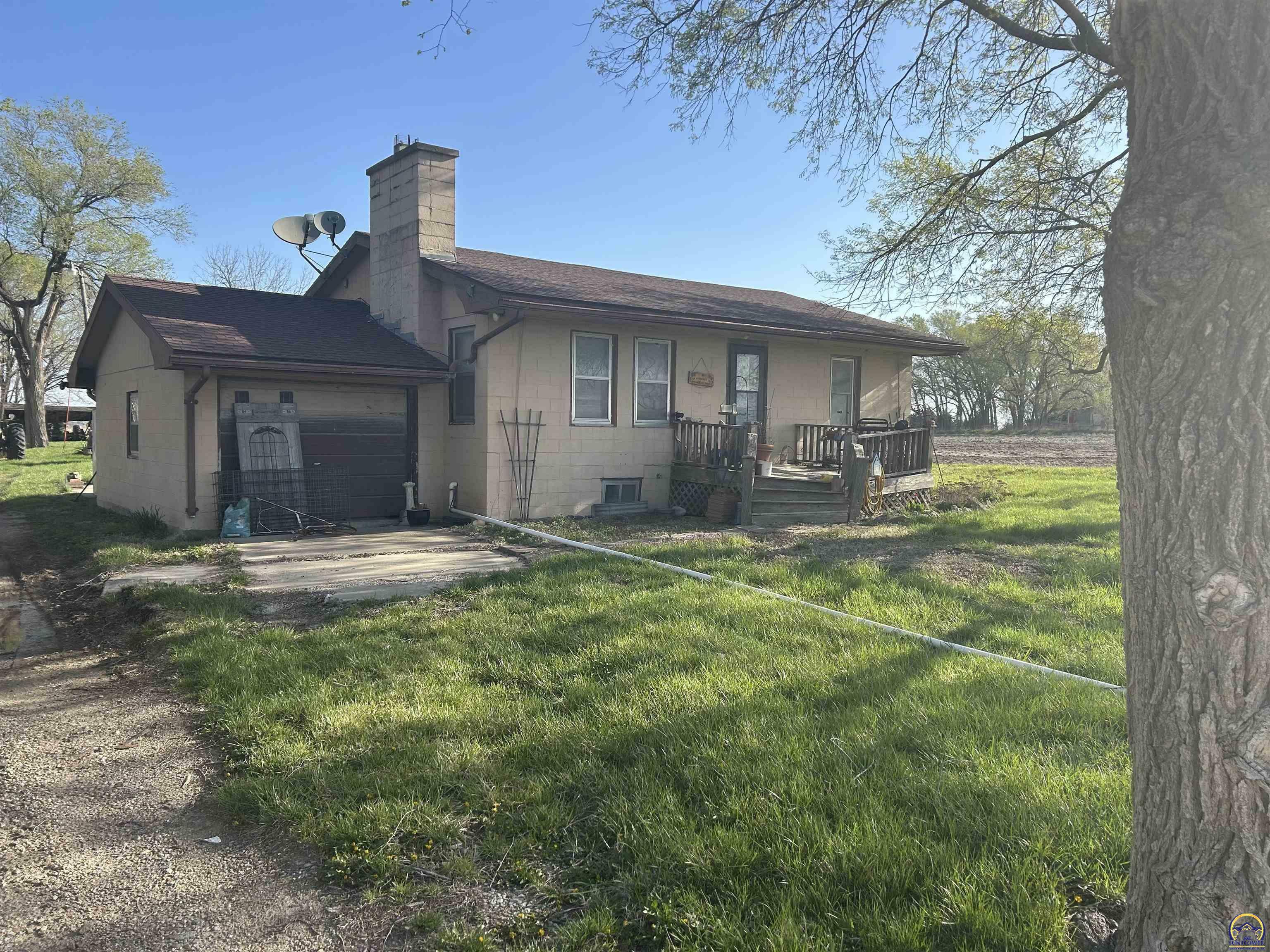 Property Photo:  576 Road 200  KS 66801 