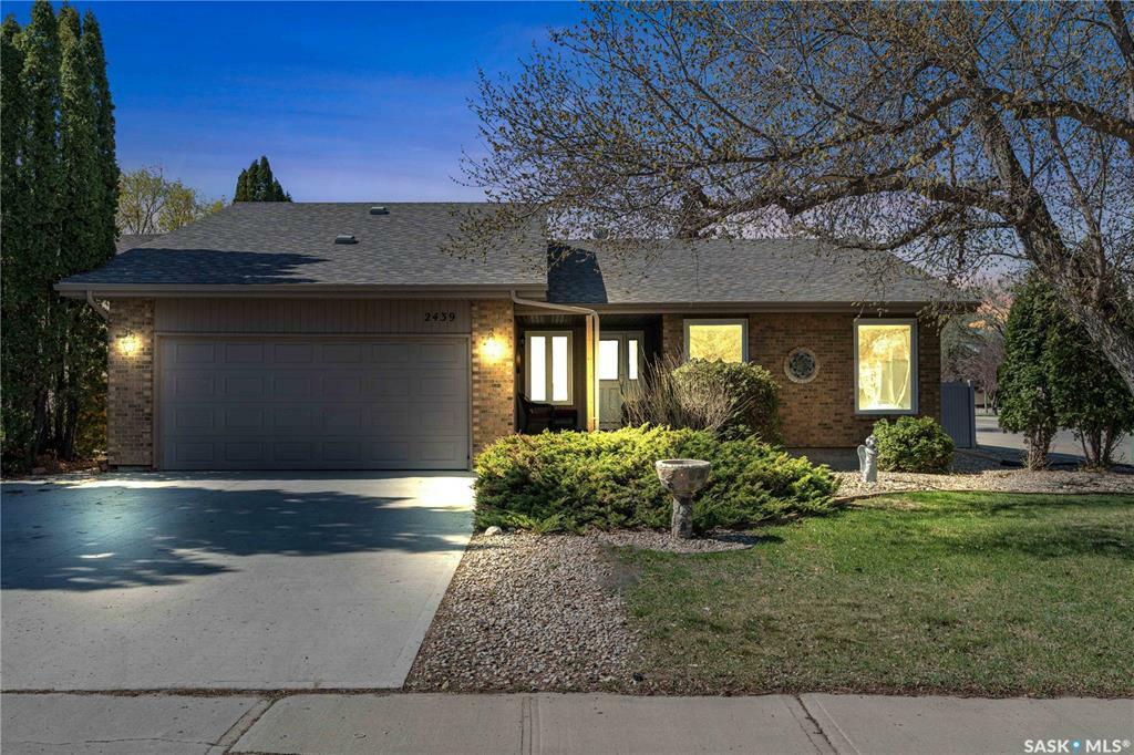 Property Photo: 2439 Strathmore Place E SK S4V 0Z1