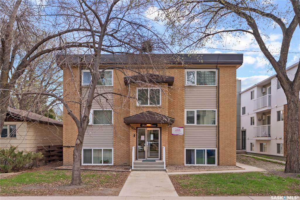Property Photo:  1004 14th Street E  SK S7H 0A1 