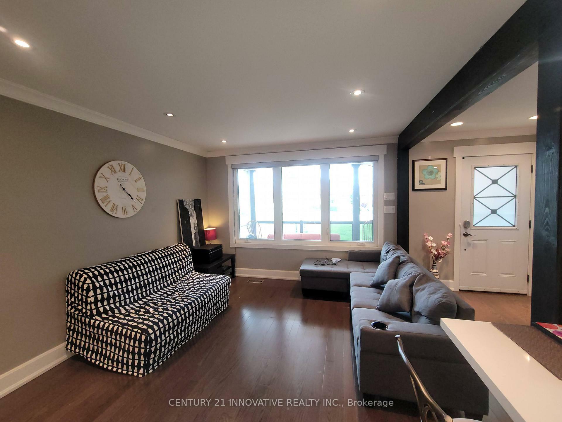 Photo de la propriété: 48 Brenda Crescent Main Level ON M1K 3C6