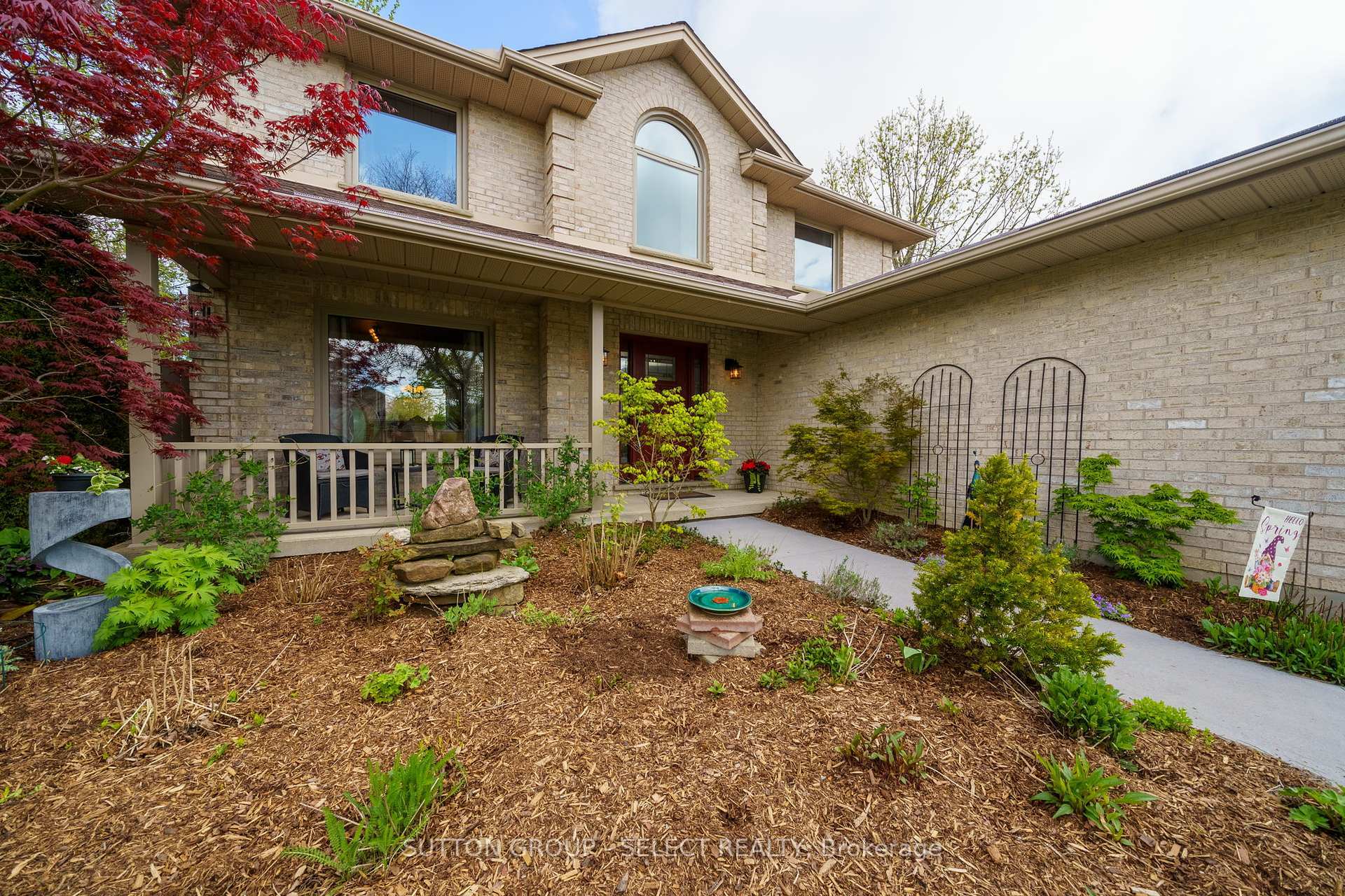 Property Photo: 122 Moraine Court ON N6G 4Z2
