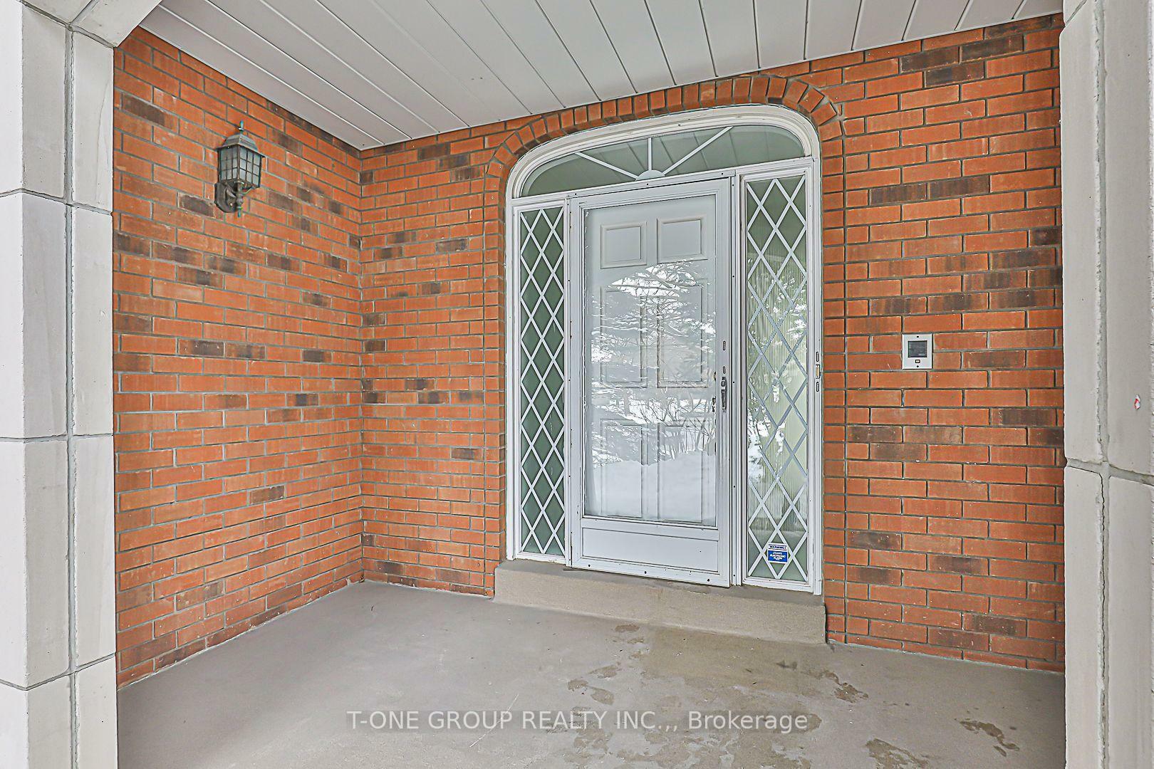 Property Photo:  201 Strathearn Avenue  ON L4B 2S7 