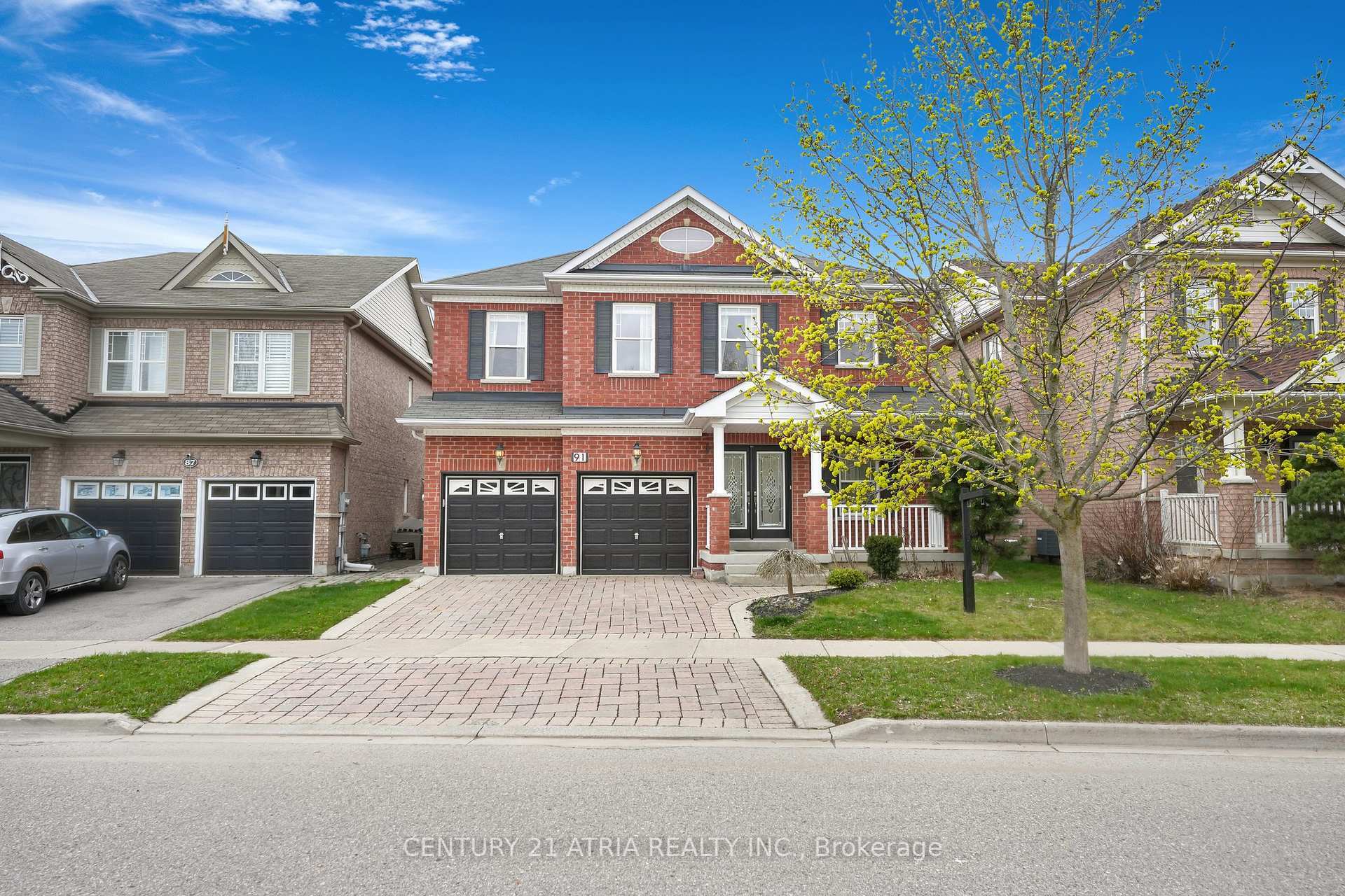 Property Photo: 91 Pondmede Crescent ON L4A 0E3