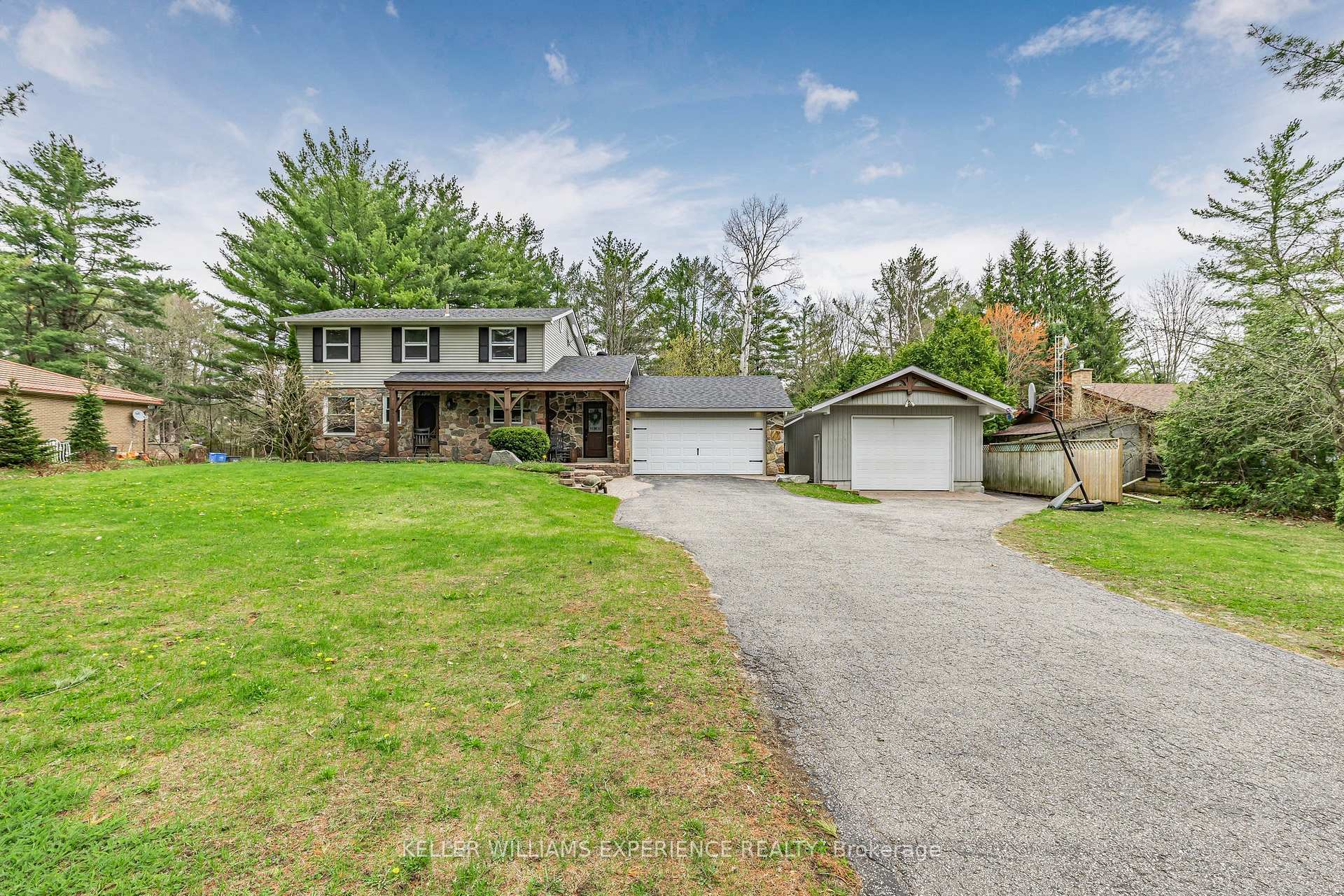 Property Photo: 31 Lawrence Avenue ON L9X 0W4