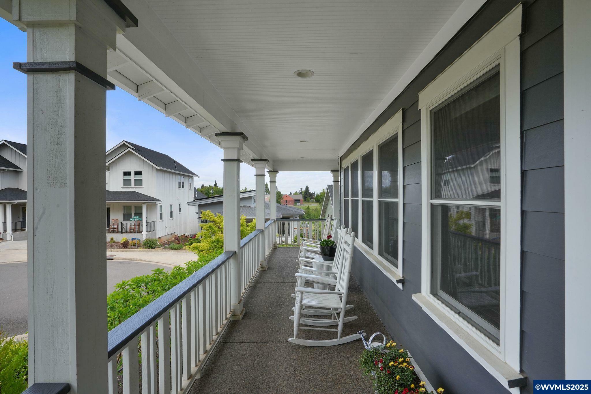 Property Photo: 4030 Cheshire Ln SE OR 97302
