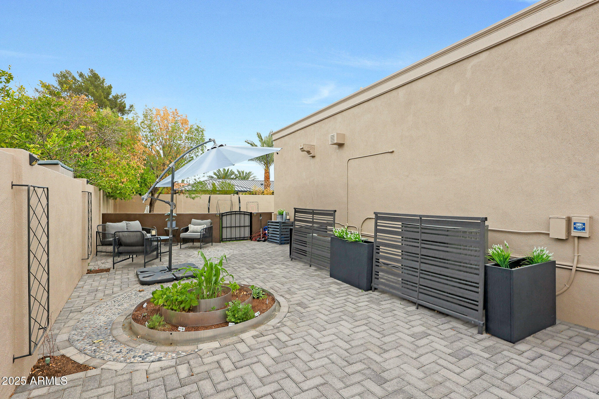 Property Photo: 1444 E Myrna Lane AZ 85284