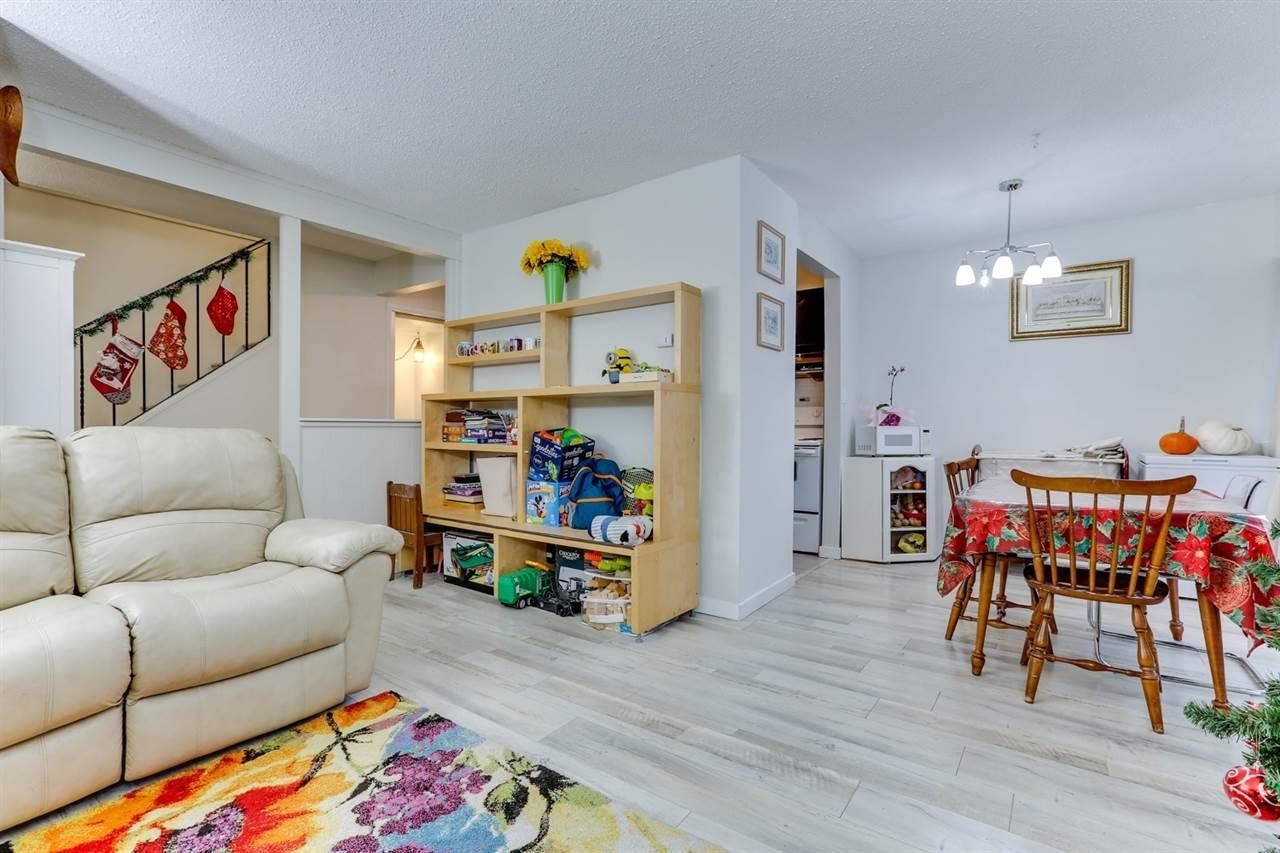 15265 105 Avenue 77  Surrey BC V3R 1S1 photo