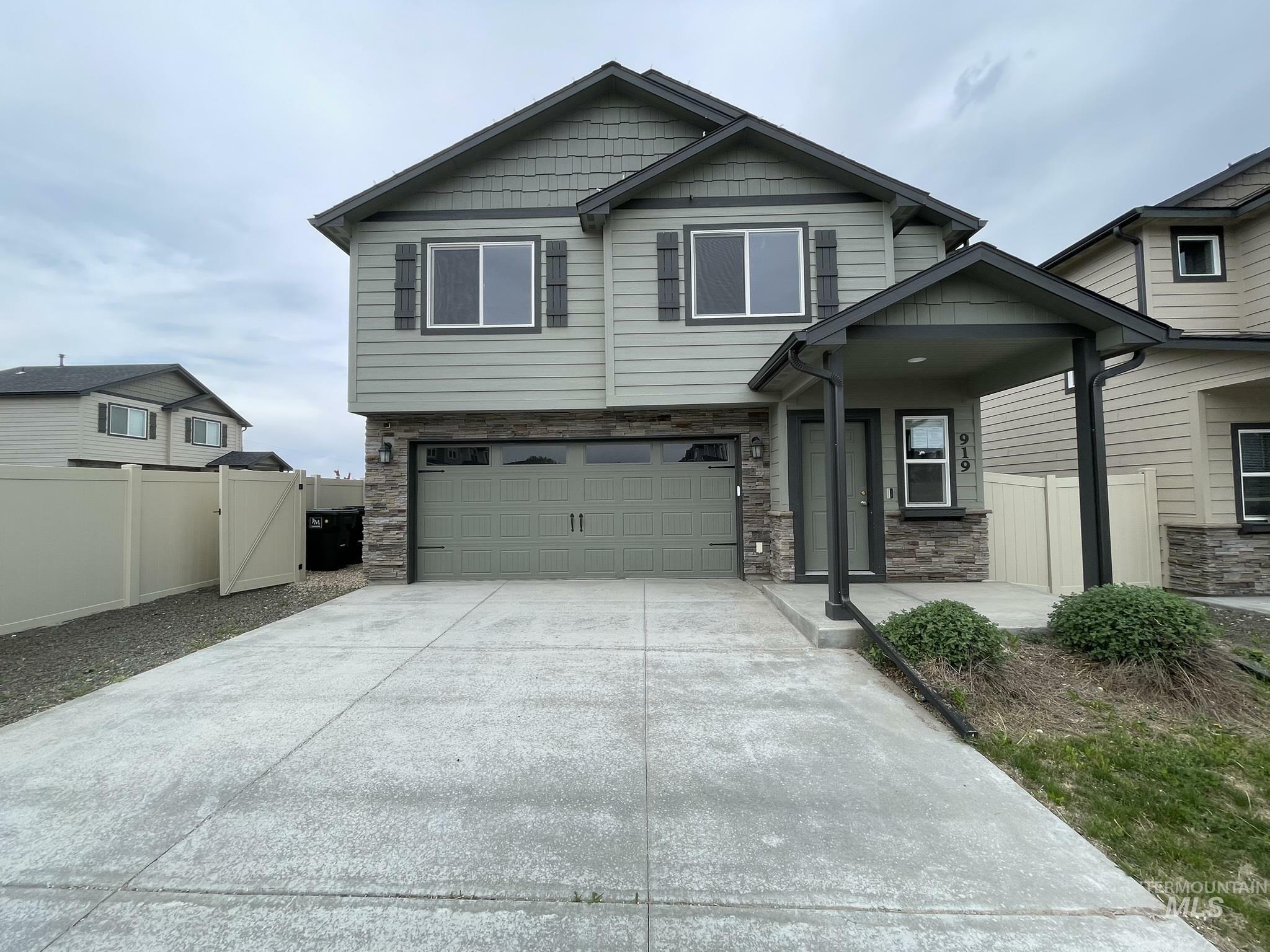 Property Photo: 919 N Ryde Ave ID 83634