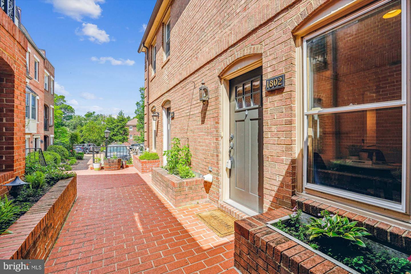 Property Photo:  1802 21st Street N  VA 22209 