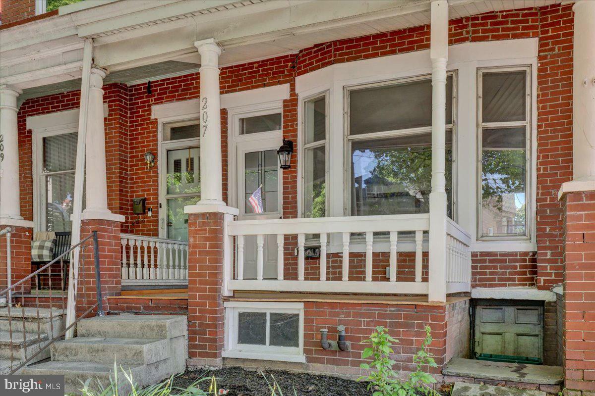 Property Photo: 207 W Main Street PA 17522