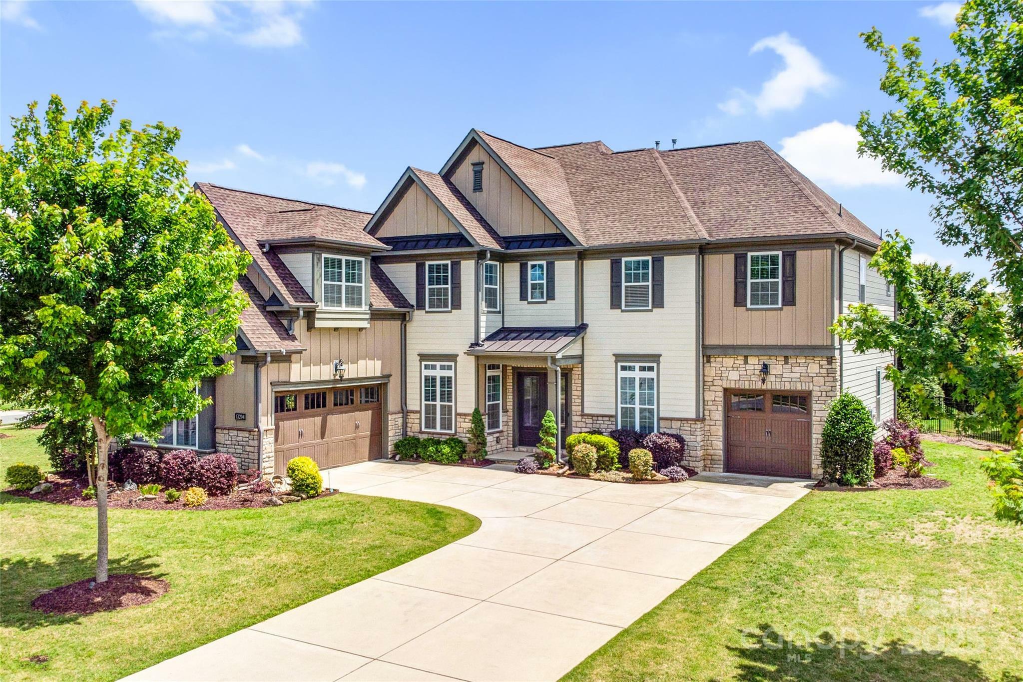 Property Photo: 13204 Feale Court NC 28278