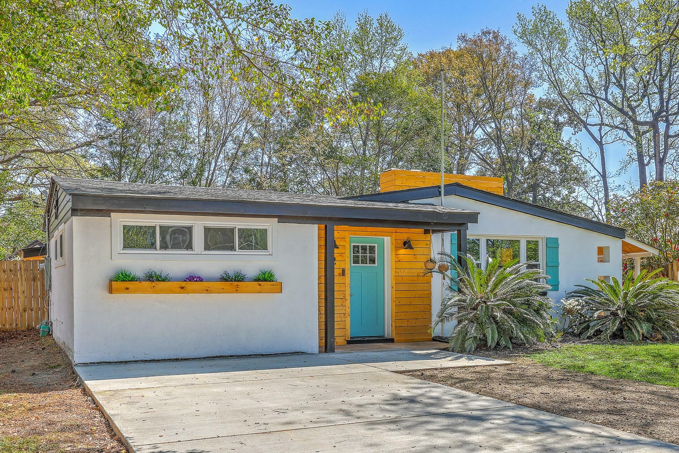 Property Photo: 32 Briarcliff Drive SC 29407