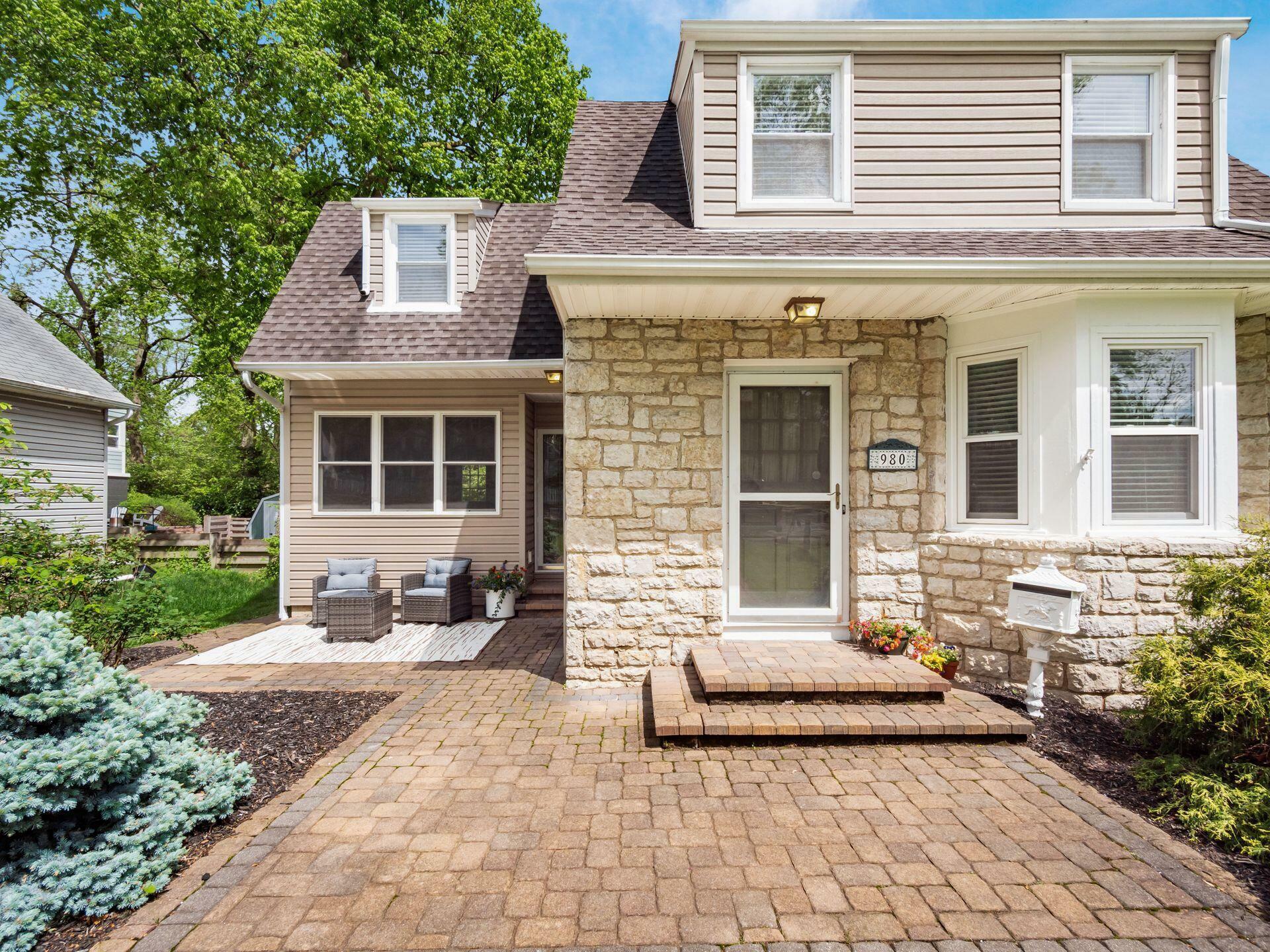 Property Photo: 980 Woodhill Drive OH 43212