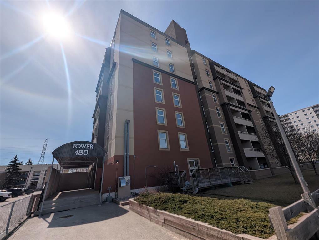 Property Photo: 180 Beliveau Road MB R2M 1T1