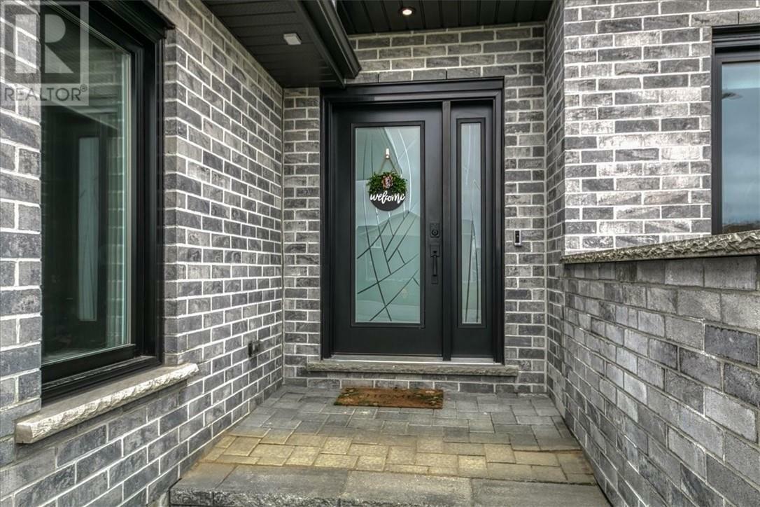 Photo de la propriété: 20 Chinaberry Drive ON P3Y 0A1