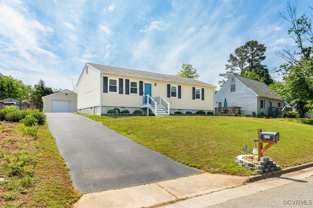Property Photo: 9325 Wareham Place VA 23237